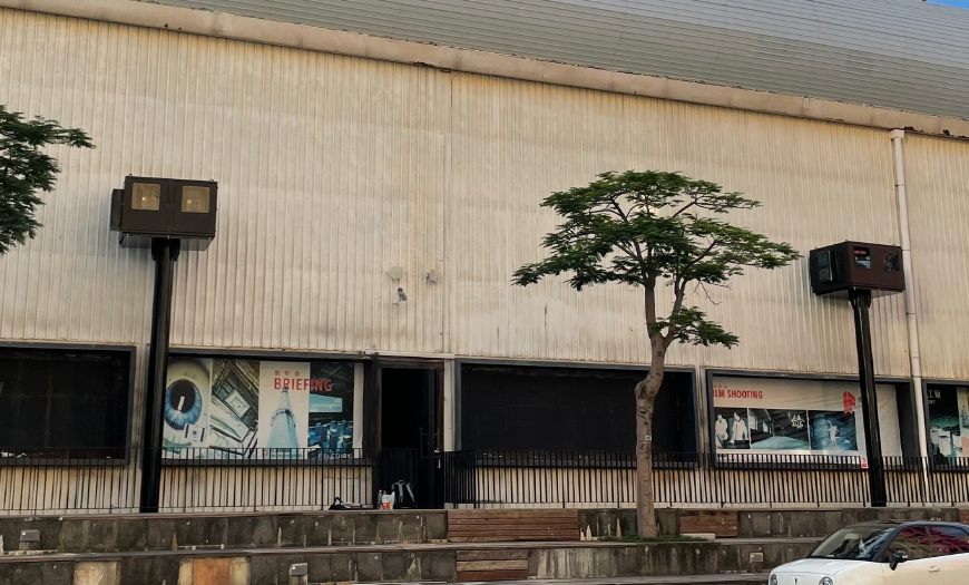 投影机恒温箱安装现场图片-西田工业20260622 (11) 光峰TU33K双机位投影机恒温箱,光峰投影机恒温箱,光峰投影机基站,光峰投影机防潮箱